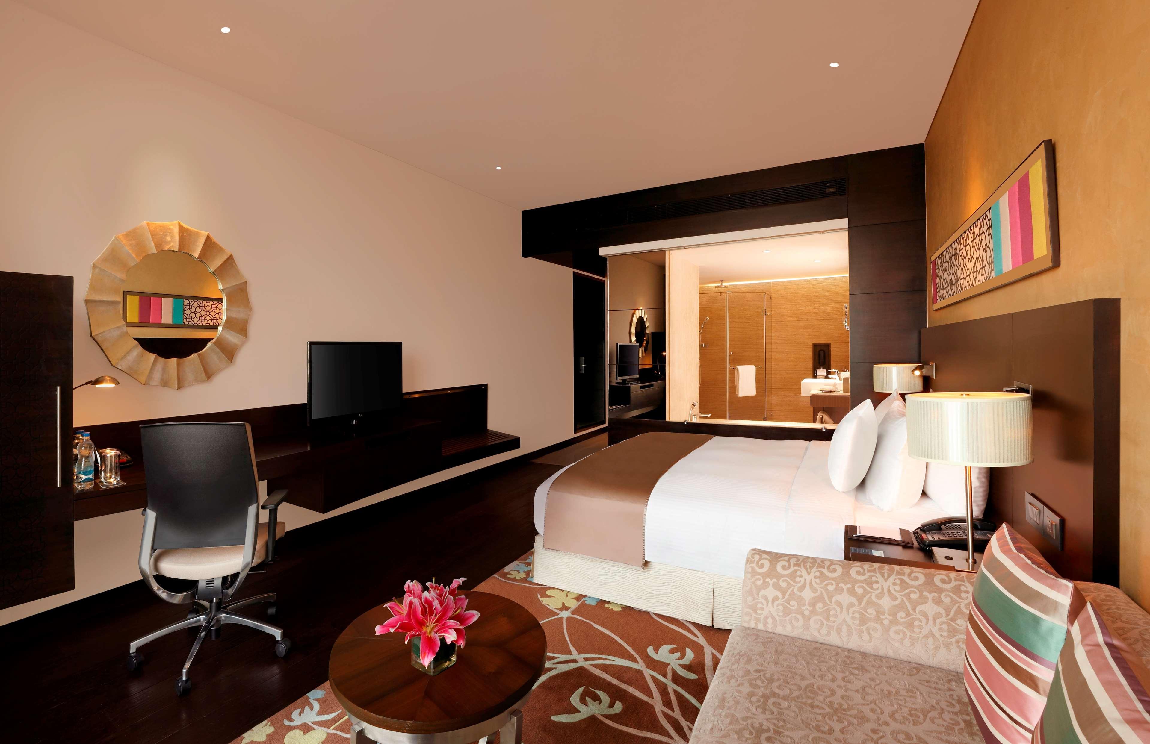 Hilton Jaipur Hotel Kültér fotó Deluxe Room
