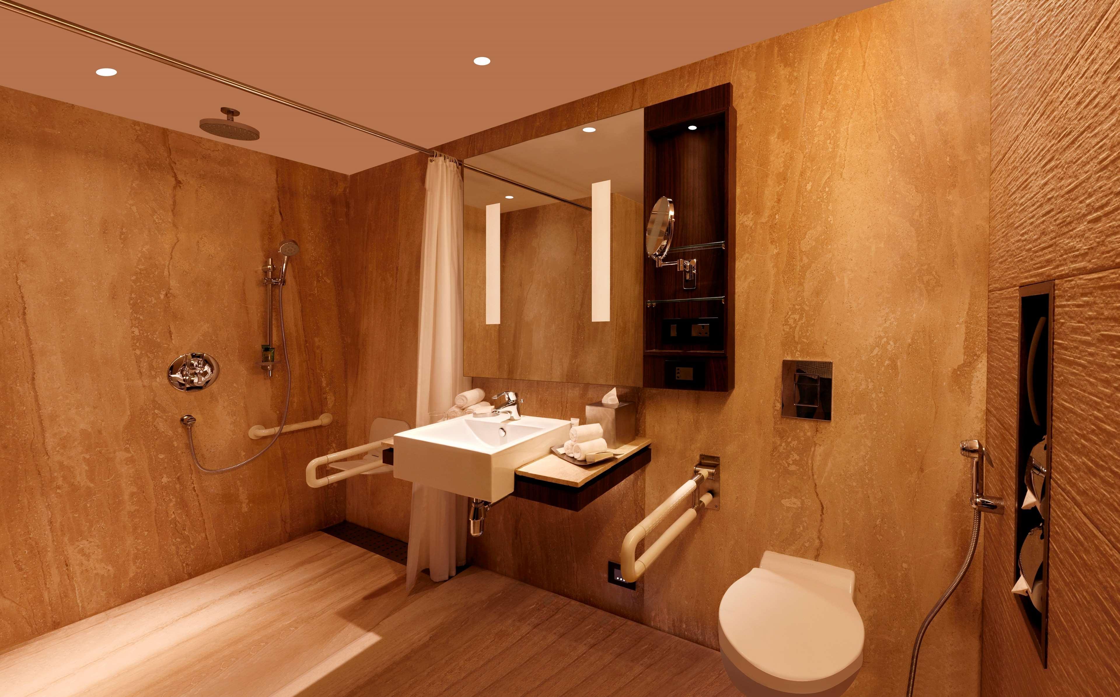 Hilton Jaipur Hotel Kültér fotó A wet room