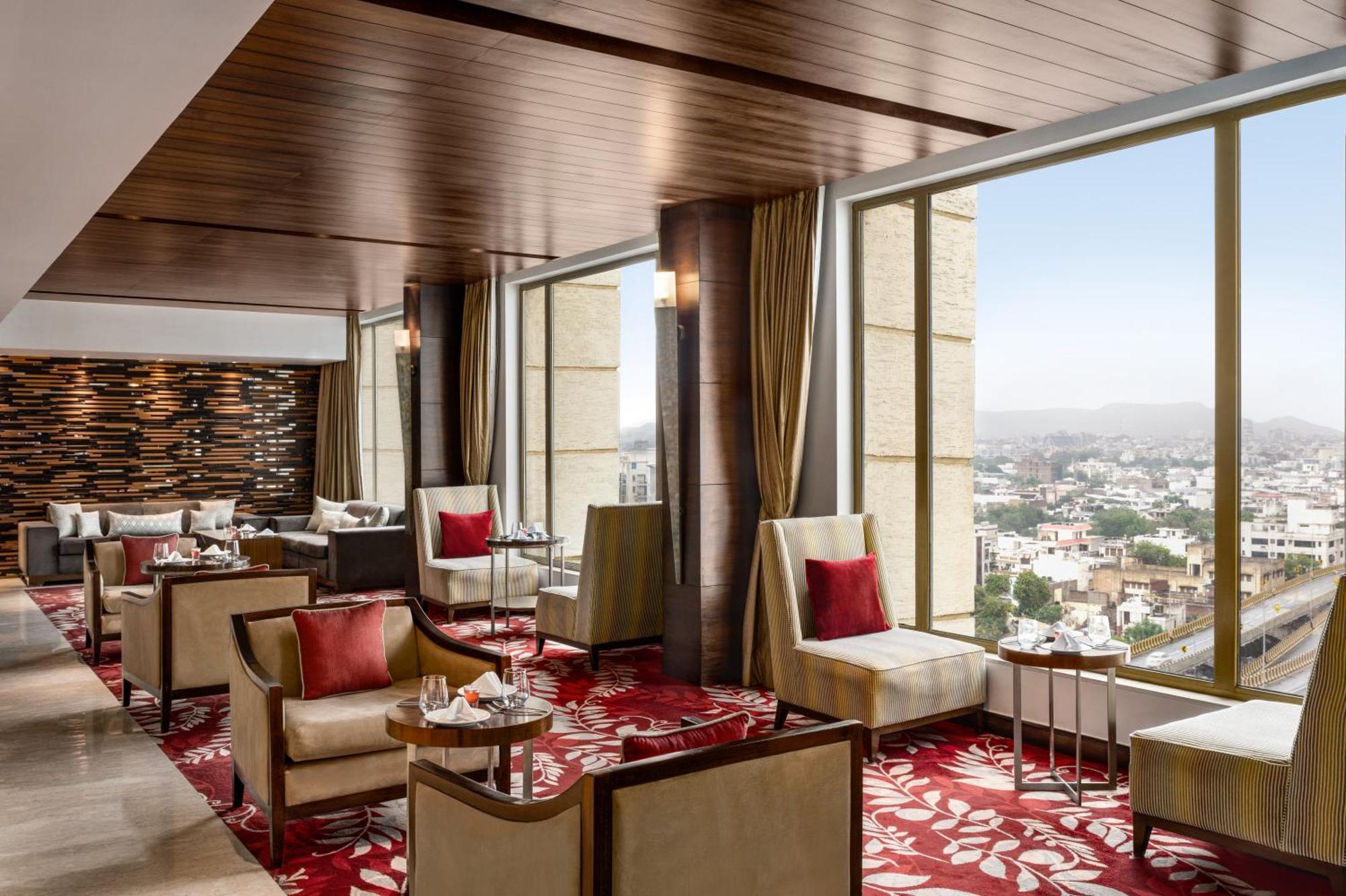 Hilton Jaipur Hotel Kültér fotó The Club Lounge at the Taj Mahal Palace