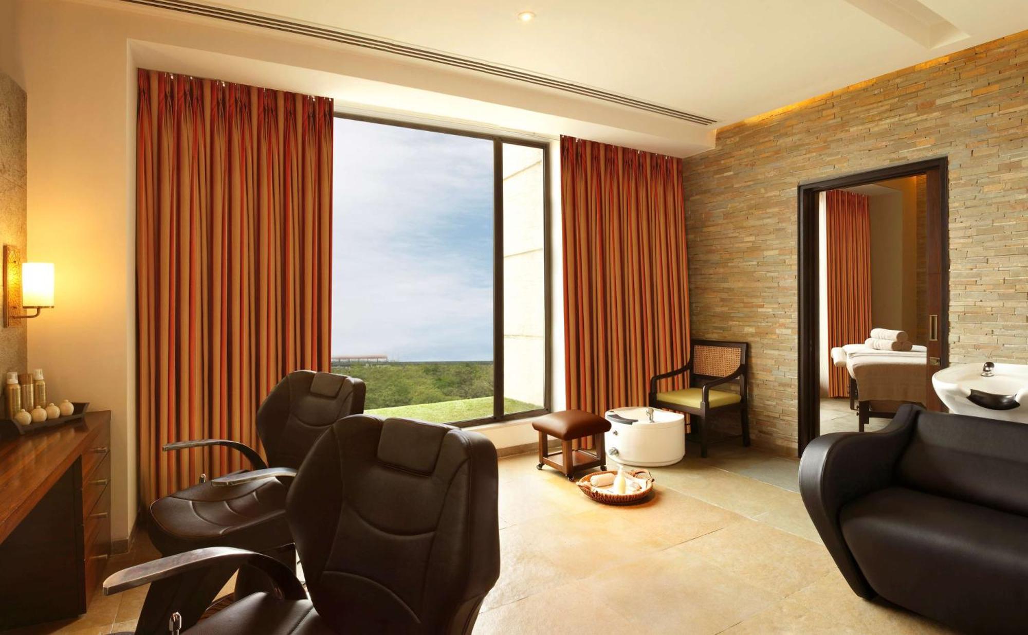 Hilton Jaipur Hotel Kültér fotó The spa at The Oberoi, Mumbai