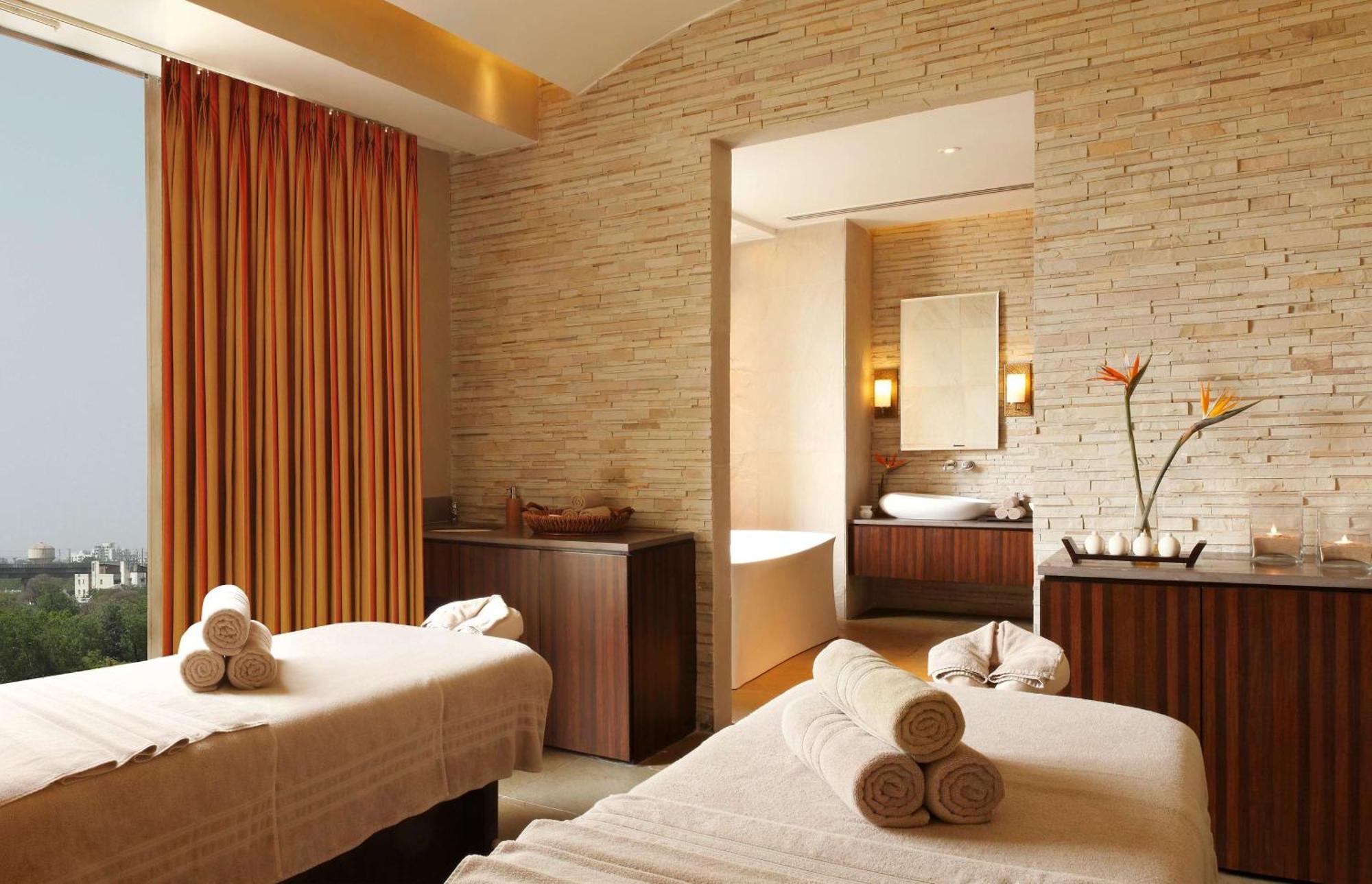 Hilton Jaipur Hotel Kültér fotó Spa at The Oberoi, Mumbai