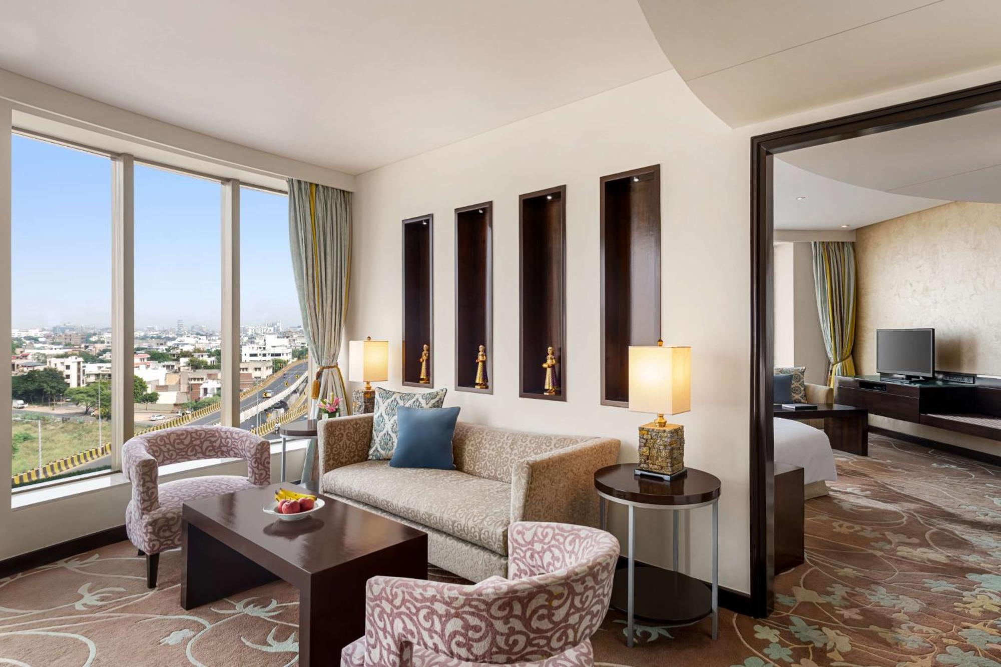 Hilton Jaipur Hotel Kültér fotó Suite at the hotel