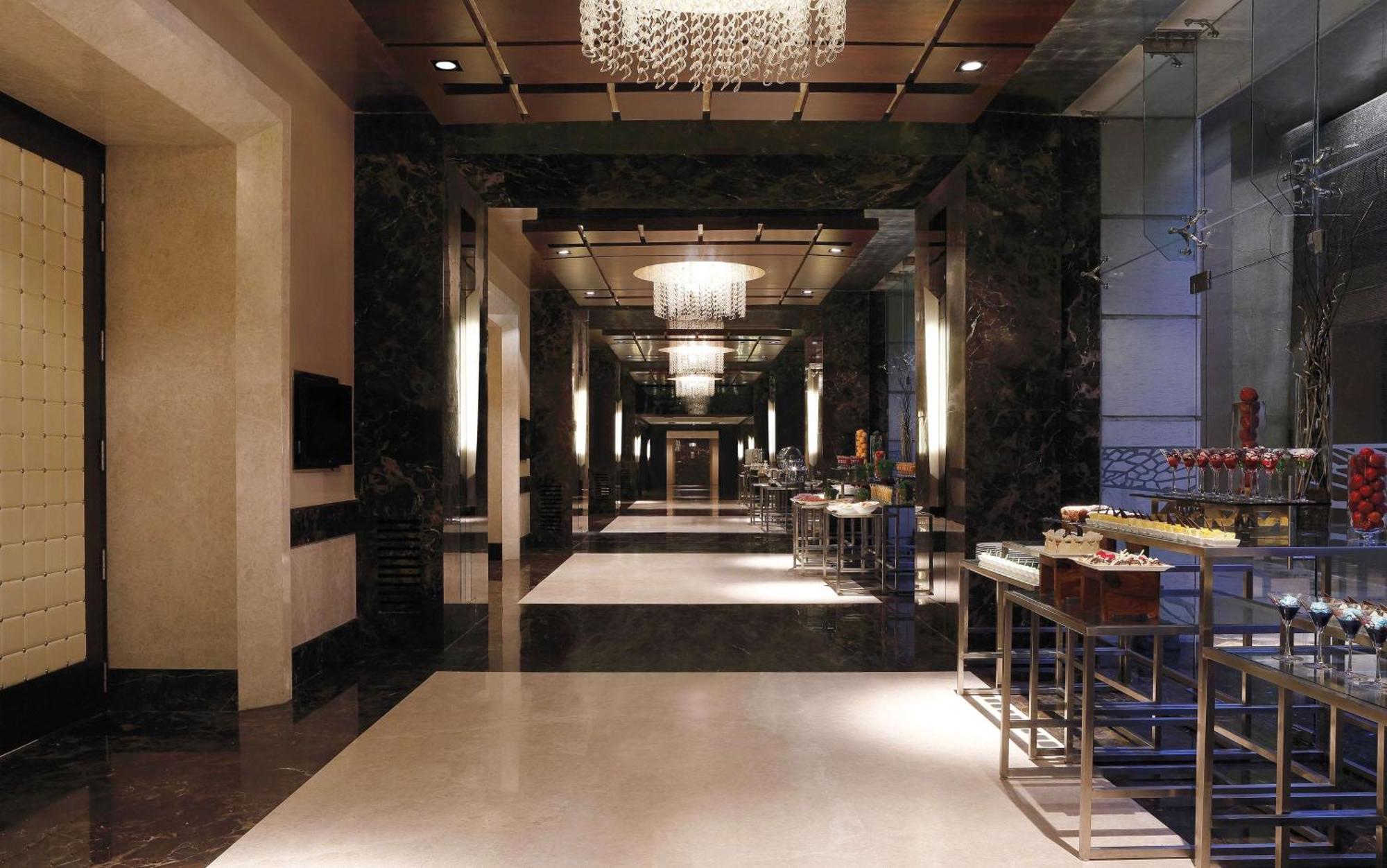 Hilton Jaipur Hotel Kültér fotó The lobby