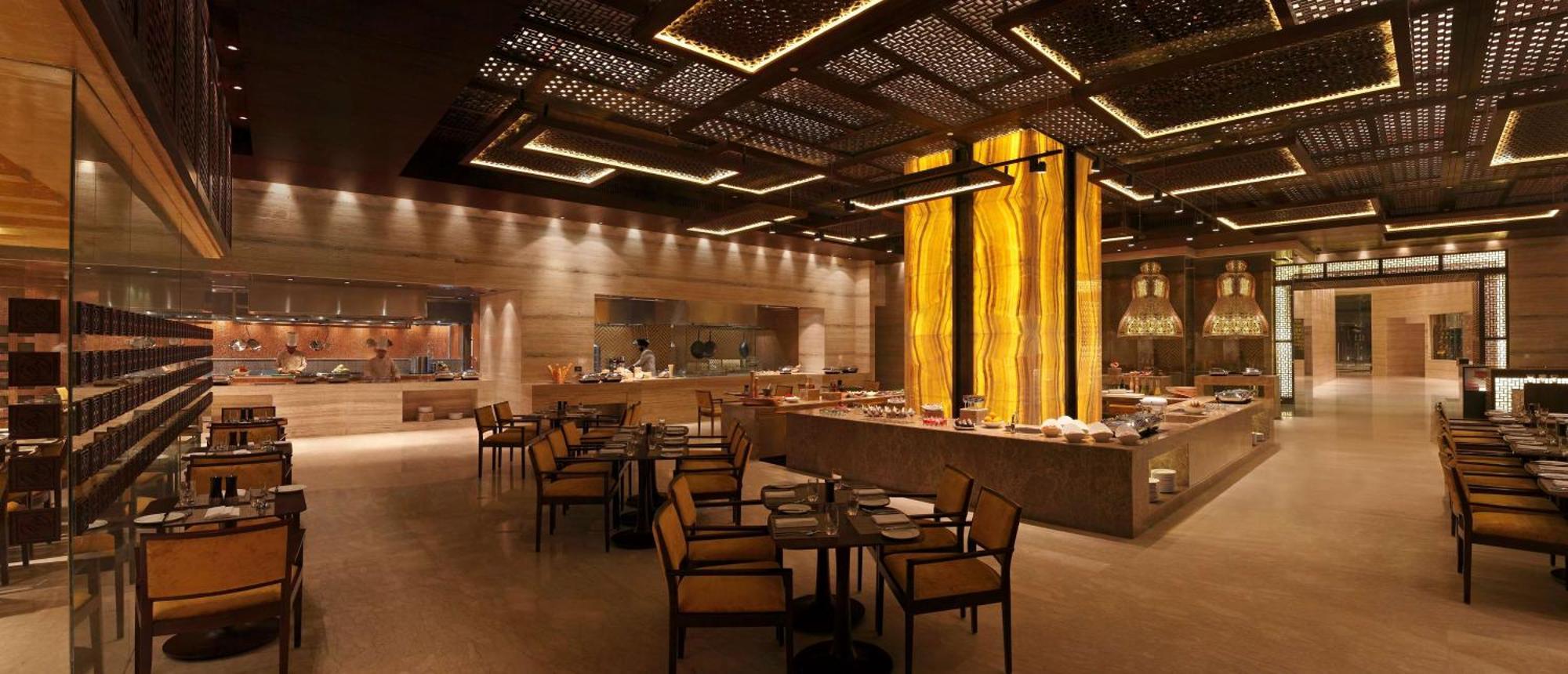 Hilton Jaipur Hotel Kültér fotó The restaurant
