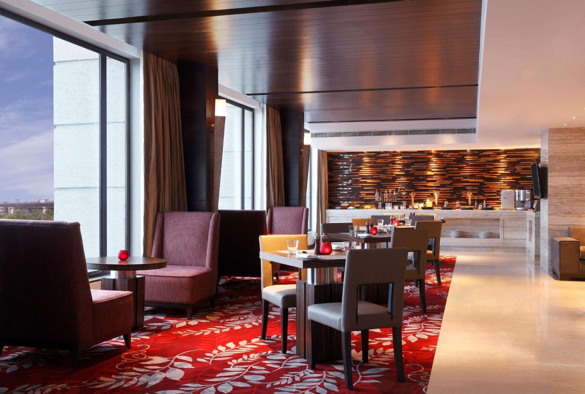 Hilton Jaipur Hotel Kültér fotó Club Lounge at the hotel