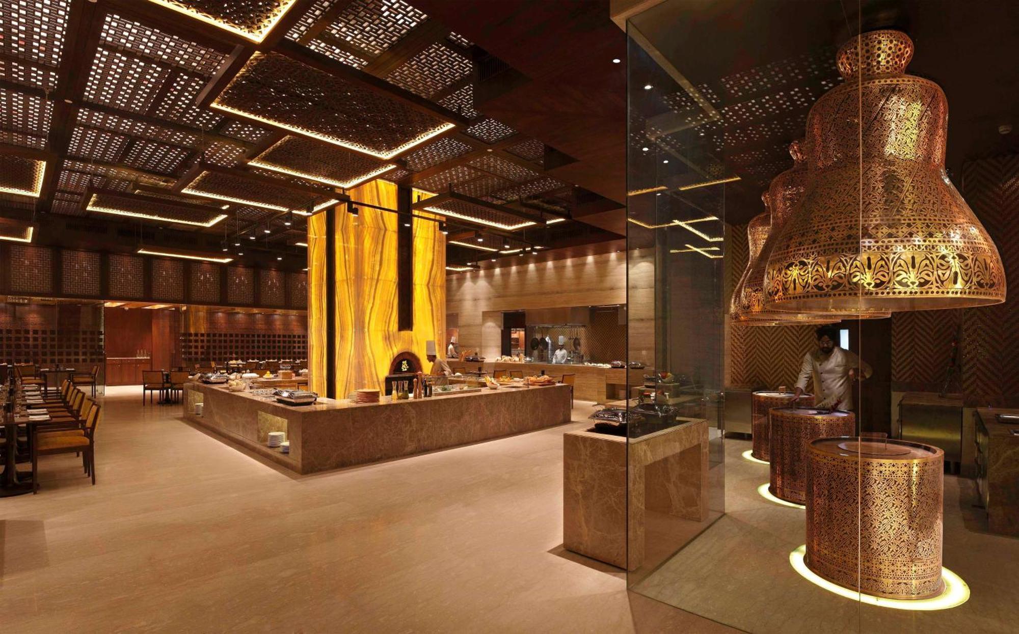 Hilton Jaipur Hotel Kültér fotó The restaurant