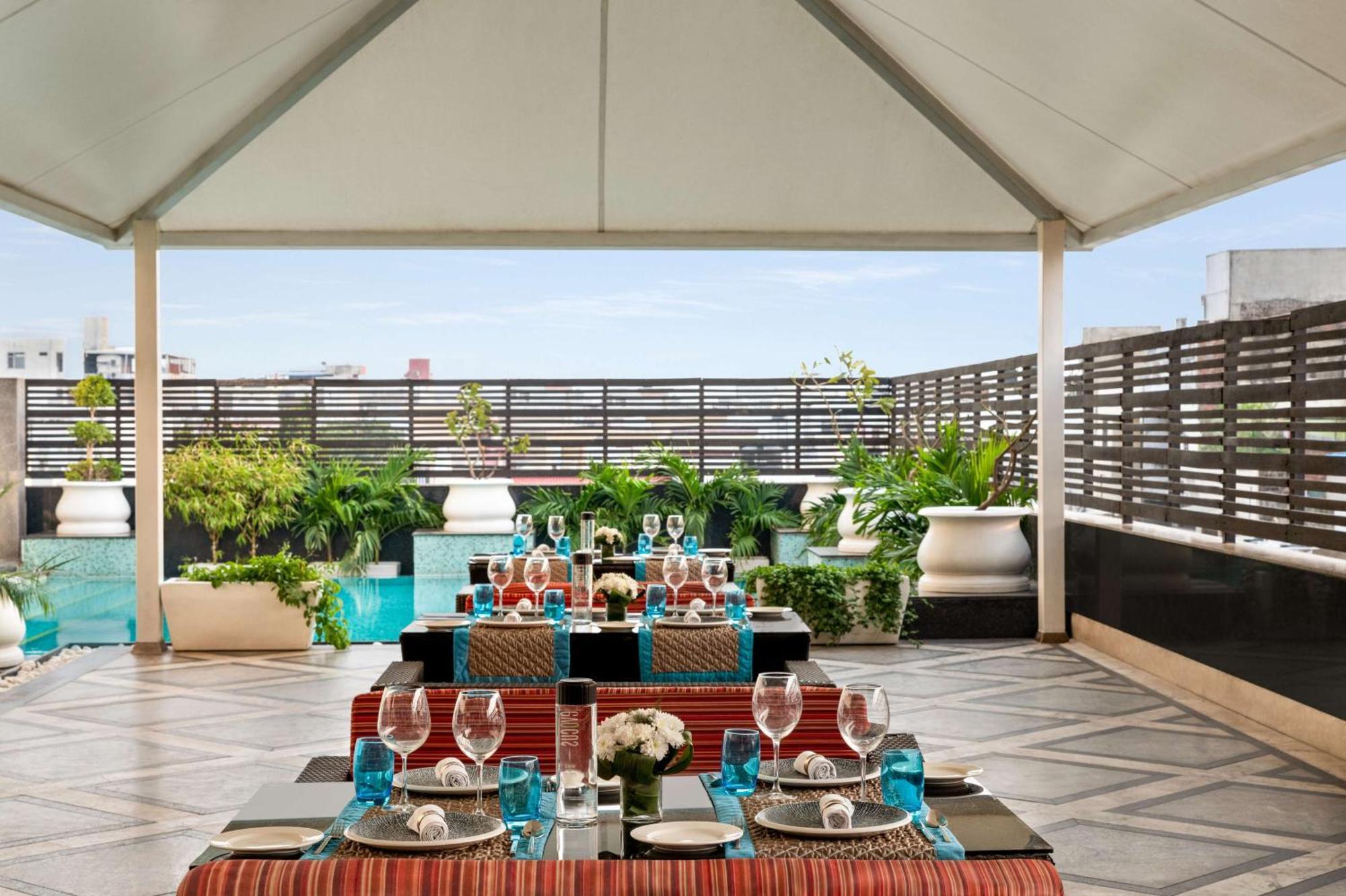 Hilton Jaipur Hotel Kültér fotó The Terrace at The Park, New Delhi