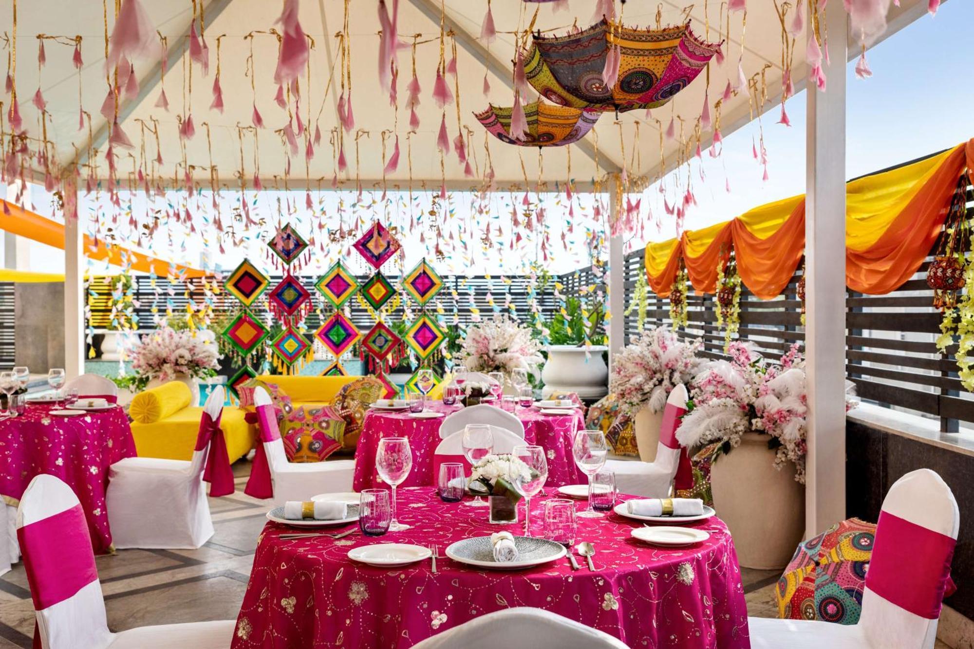 Hilton Jaipur Hotel Kültér fotó The Terrace at the Taj Mahal Palace, Mumbai