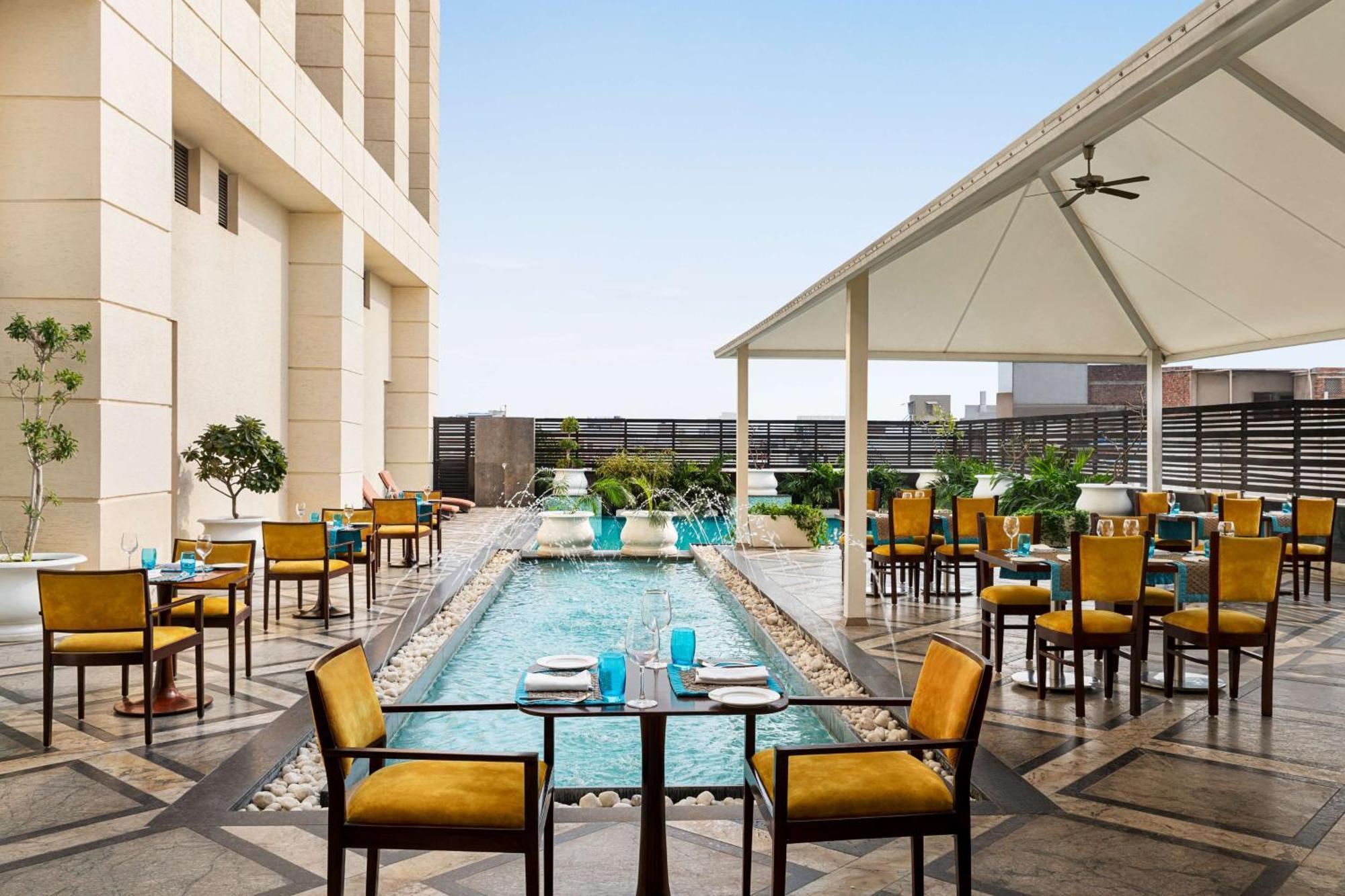 Hilton Jaipur Hotel Kültér fotó The Pool at The Park, New Delhi